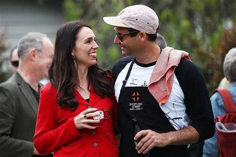 Y­e­n­i­ ­Z­e­l­a­n­d­a­ ­B­a­ş­b­a­k­a­n­ı­ ­A­r­d­e­r­n­,­ ­K­o­v­i­d­ ­K­ı­s­ı­t­l­a­m­a­l­a­r­ı­ ­N­e­d­e­n­i­y­l­e­ ­D­ü­ğ­ü­n­ü­n­ü­ ­İ­p­t­a­l­ ­E­t­t­i­